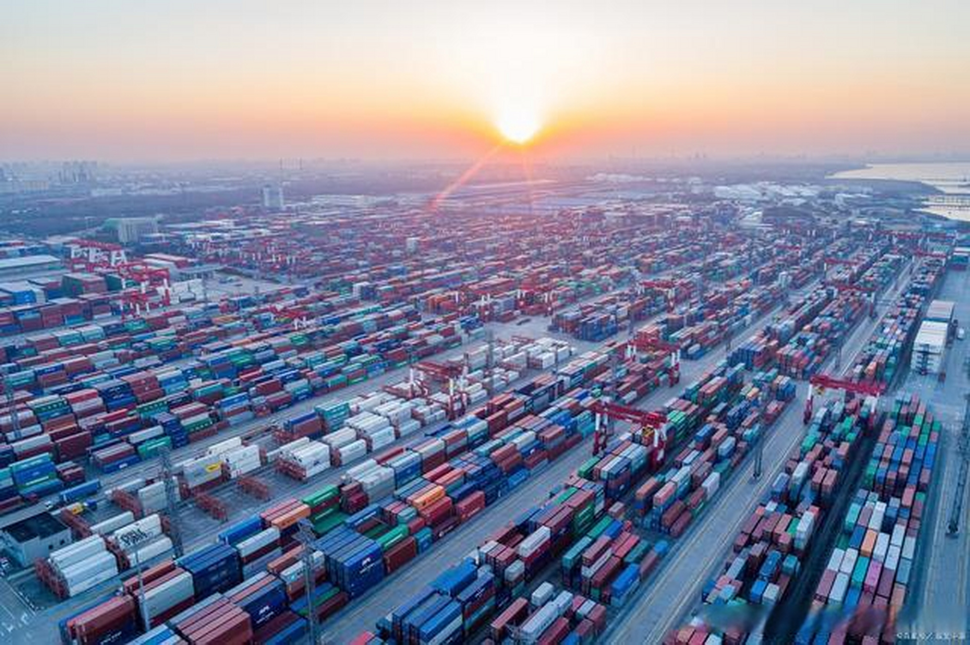 内贸水运集装箱运输 海运公司、货运代理与整柜运输服务解析